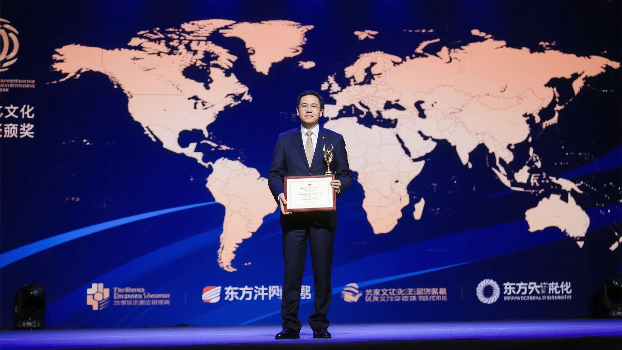 《愤怒的小鸟》荣获2026微博之夜“国际经典IP荣誉”于中国澳门闪耀登场，持续释放全球文化影响力